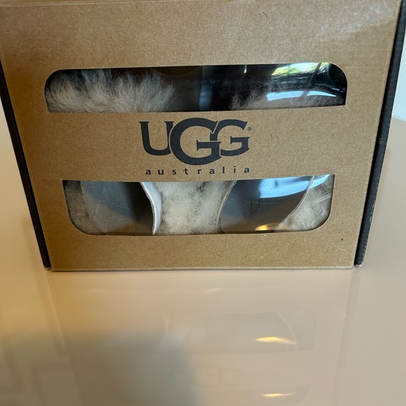 Baby girl Ugg boots size 6-12 months (2/3) brand new with box included . - Picture 6 of 6